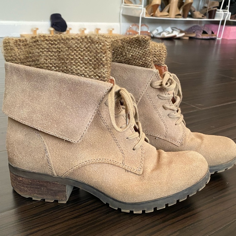 Very lightly worn Lucky Brand boots
